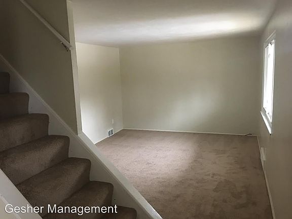 5th image of 119 S Joslyn Dr