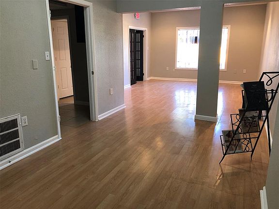 2nd image of 2602 Southmore Blvd