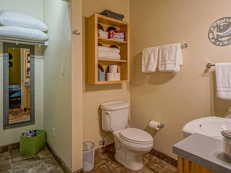 115ct - Bricklight Courtyard Apartments — Photo 7