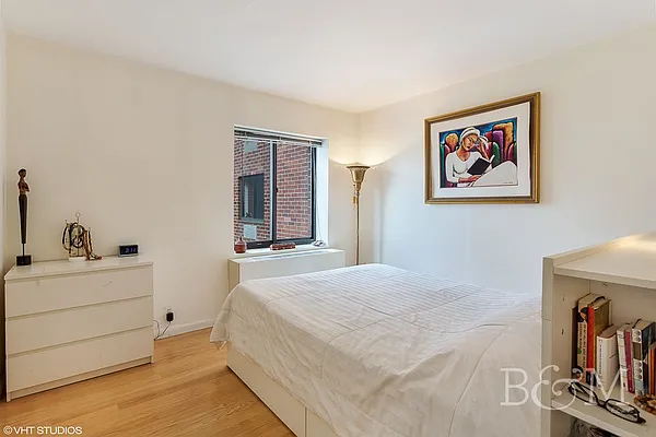 Sold by Brick&Mortar | media 3