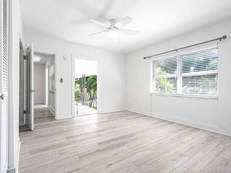 2060 NE 1st St #16 — Photo 25