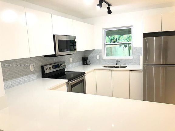 3rd image of 2465 NE 183rd St #2