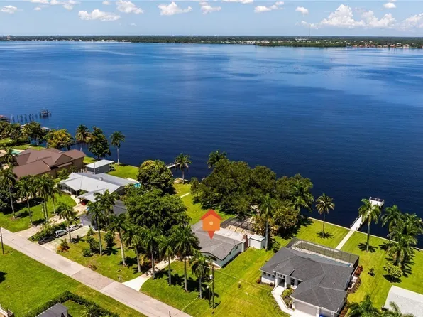 3933 E River Dr, Fort Myers, FL 33916