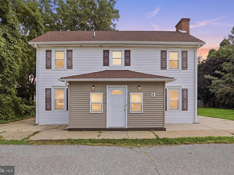 4 Thorn St — Photo 2