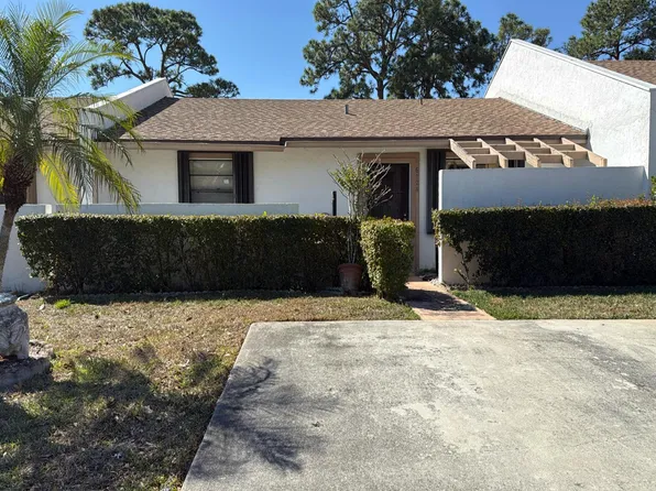 6128 Fairfield Cir, Greenacres, FL 33463