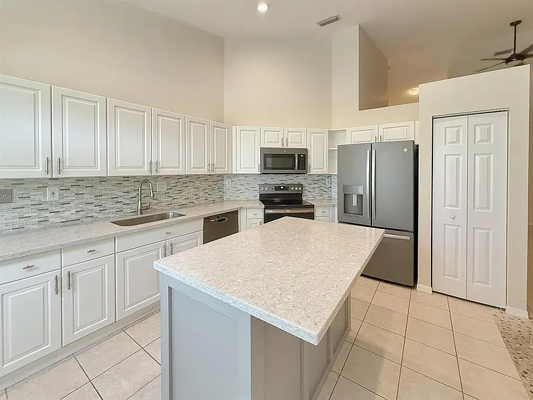 2400 E Aragon Blvd #2 — Photo 3