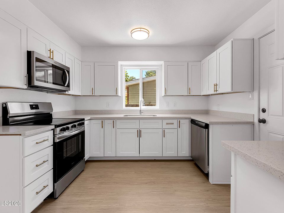 1st image of 922 Prospect Ave