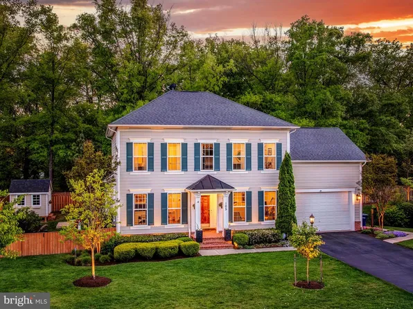 105 Heglar Oaks Ct, Herndon, VA 20170