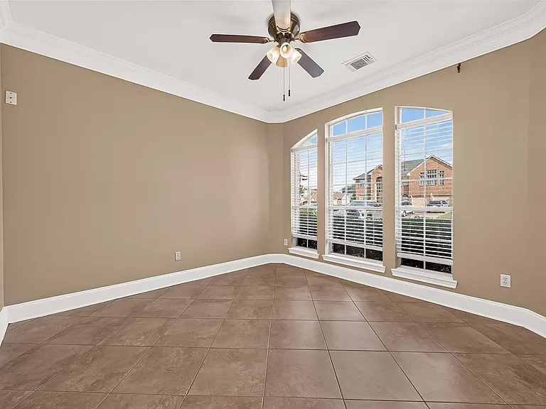4011 Alexis Cir — Photo 10