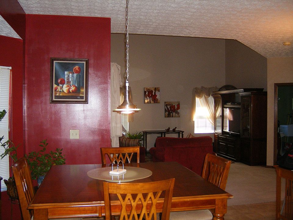 1st image of 376 Amesbury Ct