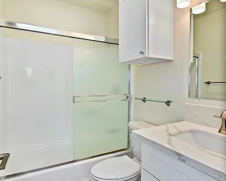 3060 E St #17 — Photo 7