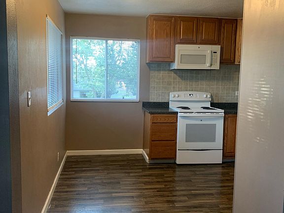 2nd image of 420 Broadway St #5