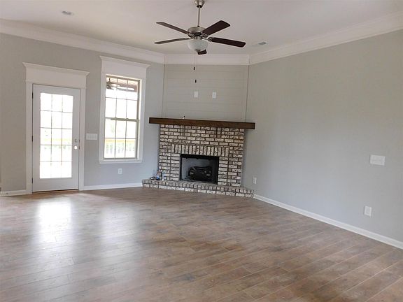 3rd image of 124 Stonehouse Dr