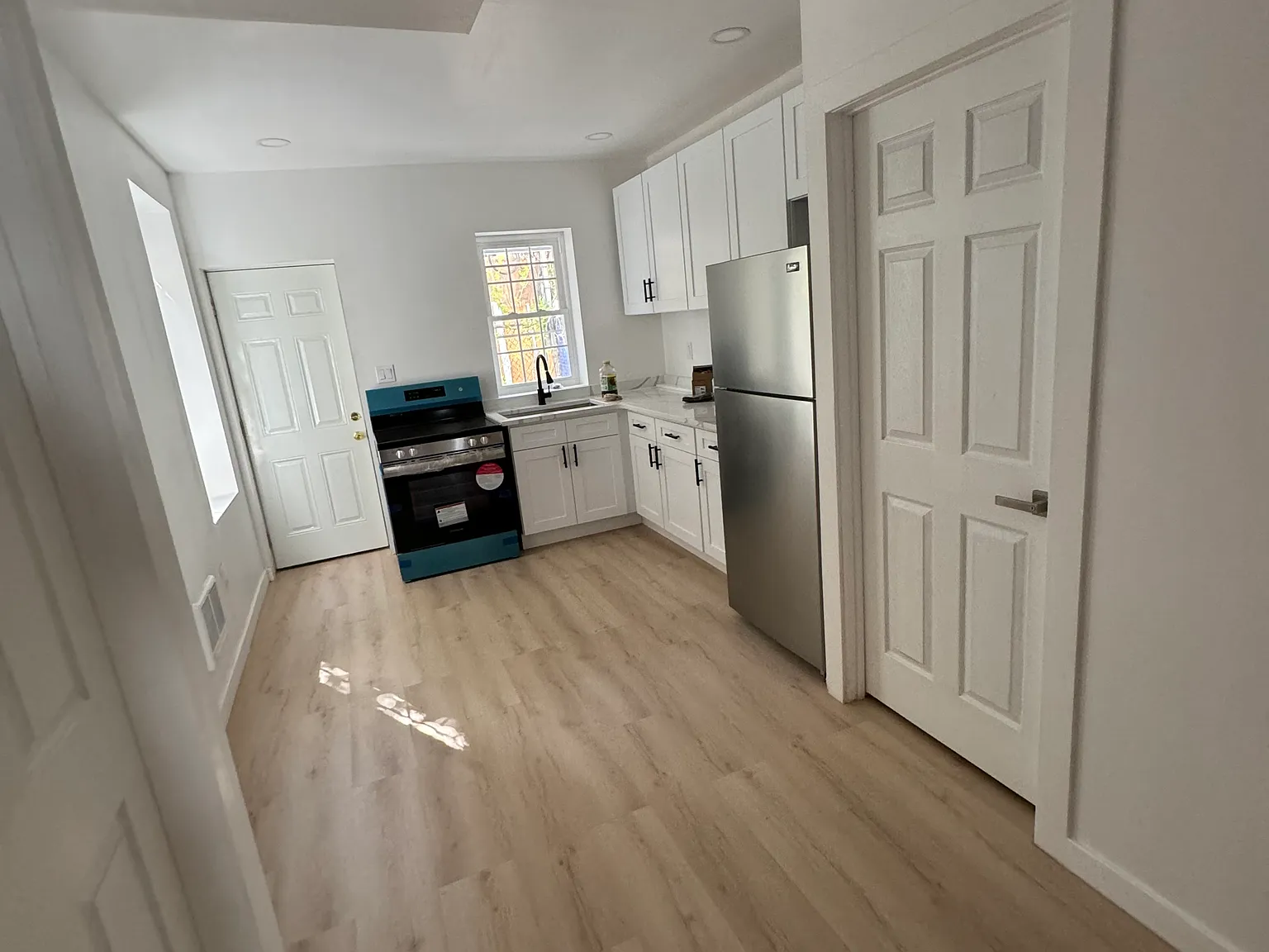 3 bed, 1054 sqft, $1,400 — Photo 2