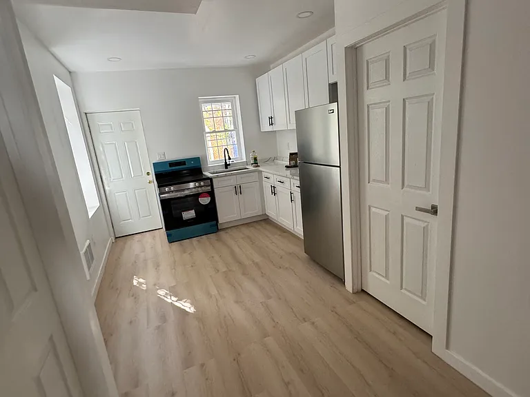 2420 N Colorado St — Photo 2