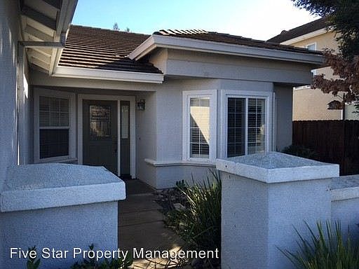 2nd image of 1582 Queensland Ave