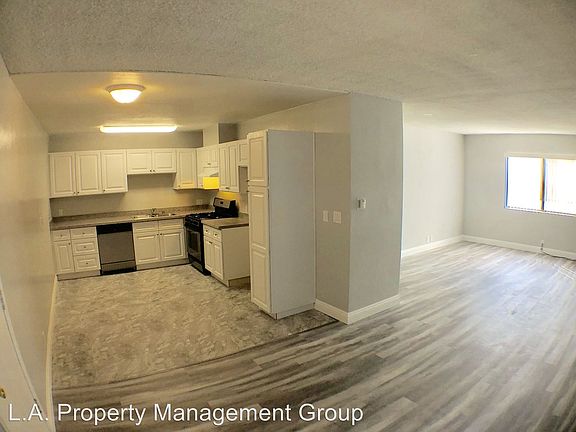 3rd image of 1908 Gardena Ave APT 11