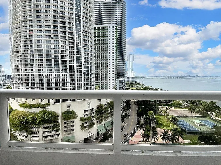 1717 N Bayshore Dr #A-1950 — Photo 21