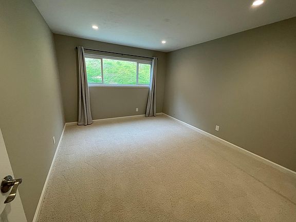 4th image of 8033 Greenridge Dr #49