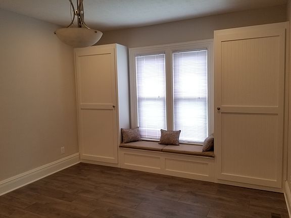 5th image of 212 N Wall St
