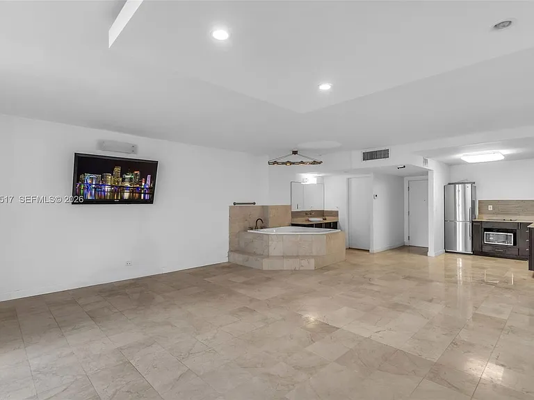 2301 Collins Ave #621 — Photo 6