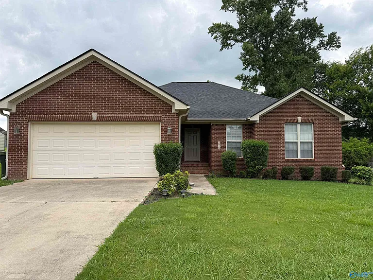 228 Tanner Point Dr — Photo 1