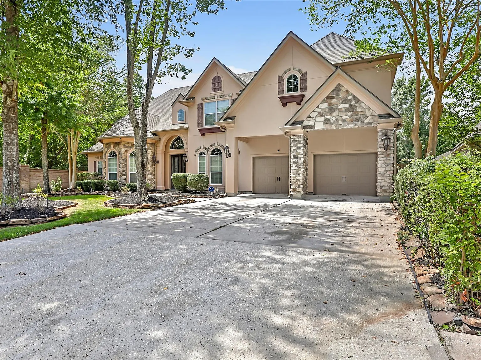 5 bed, 4.5 bath, 4902 sqft, $5,000 — Photo 3