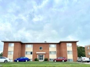 20550 Detroit Rd APT 8, Rocky River, OH 44116
