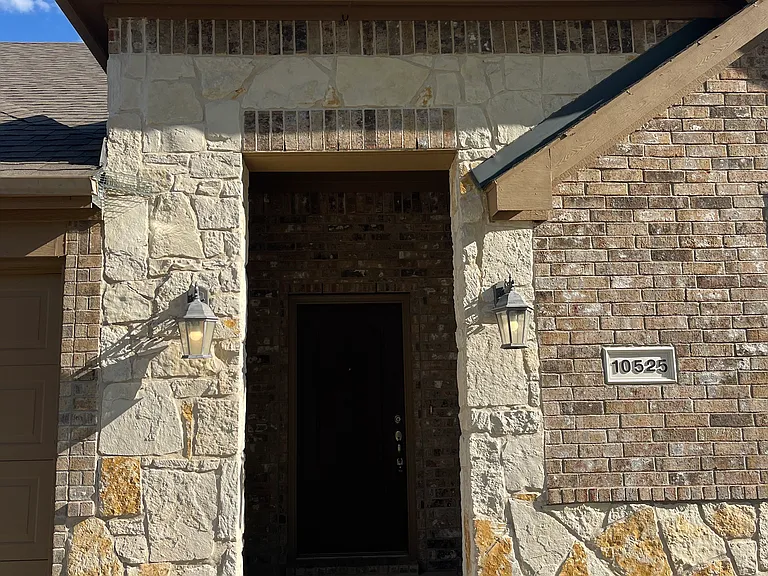 10525 Flat Creek Trl — Photo 3