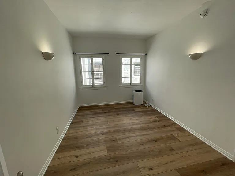238 N Clark Dr #7 — Photo 25