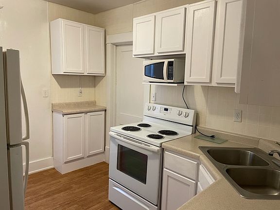 2nd image of 216 N Oak Ave #3