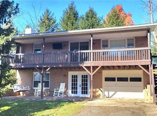 445 N 8th St, McConnelsville, OH 43756