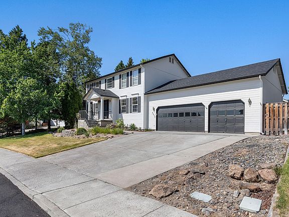 3rd image of 3672 SW Volcano Ave