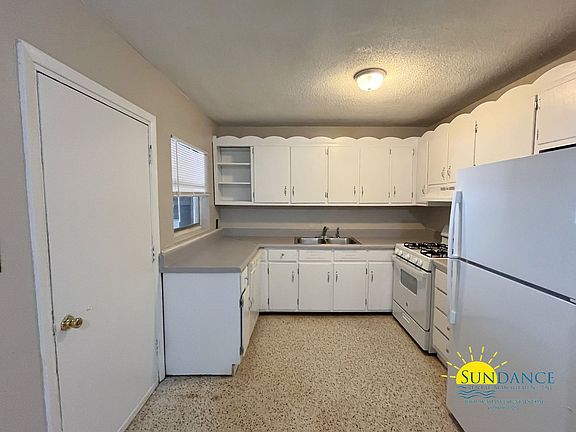 3rd image of 296 Montana Ave