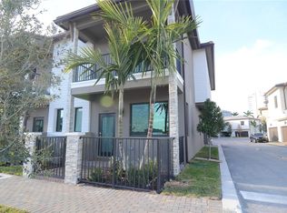 8369 NW 49th St, Doral, FL 33166