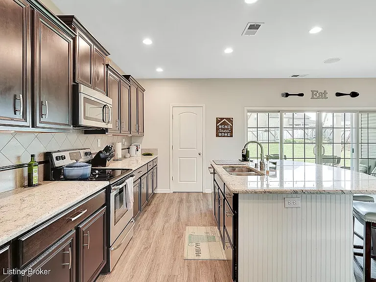 1919 Carabiner Way — Photo 8