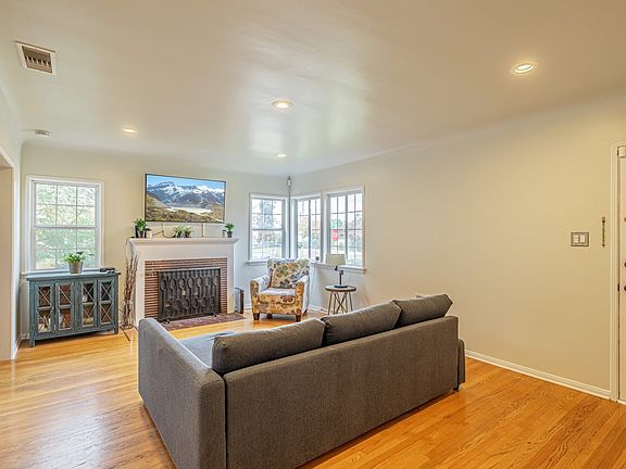 5th image of 9133 Hermosa Dr
