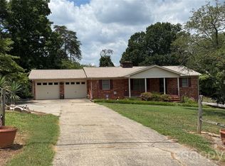 3858 Dover St, Claremont, NC 28610