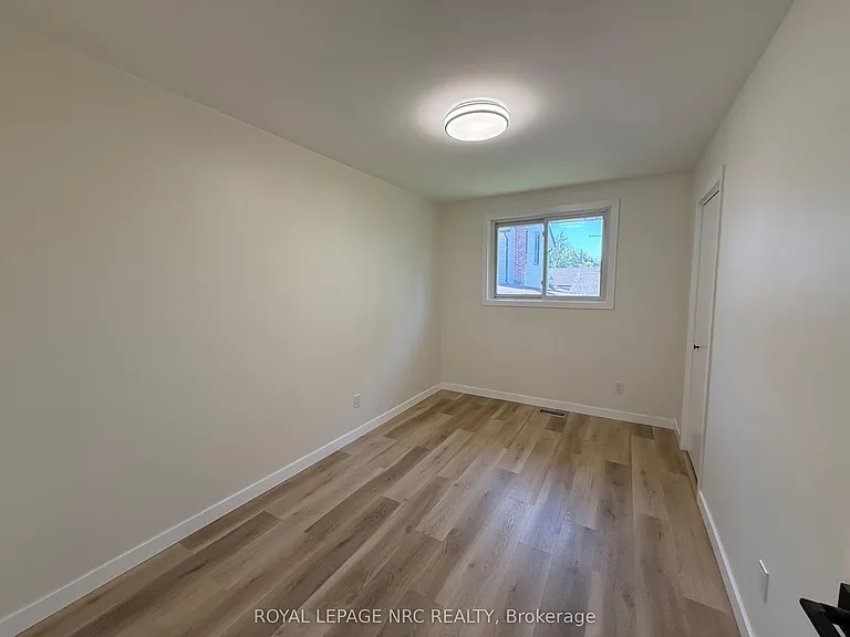 10 Dundas Cres — Photo 9