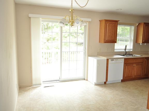 5th image of 1441 Canterbury Ct
