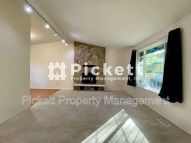 7293 Pheasant Cir NE — Photo 3