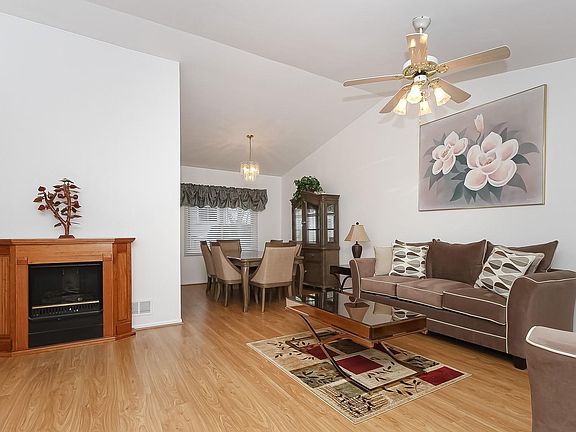 2nd image of 1061 E Meadow Lake Dr
