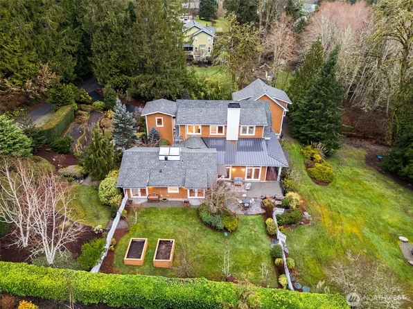 8803 NE Koura Road, Bainbridge Island, WA 98110