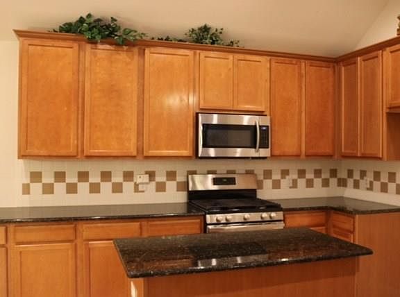 3rd image of 3725 Queenswood Ct