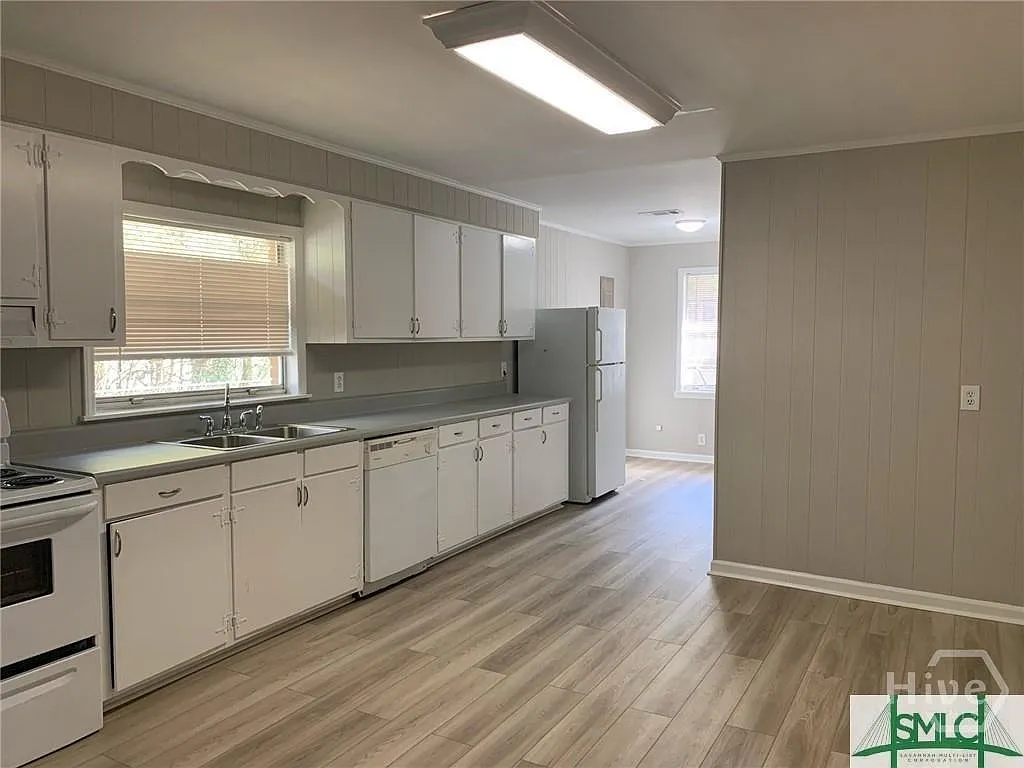 4 bed, 2272 sqft, $2,200 — Photo 4