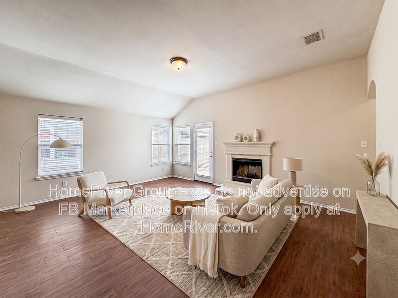 1st image of 812 Sequoia Dr