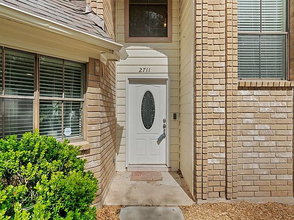 4th image of 2711 Lakefield Way