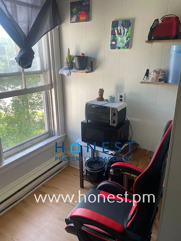 1 bed, 1.0 bath, 600 sqft, $1,300 — Photo 2