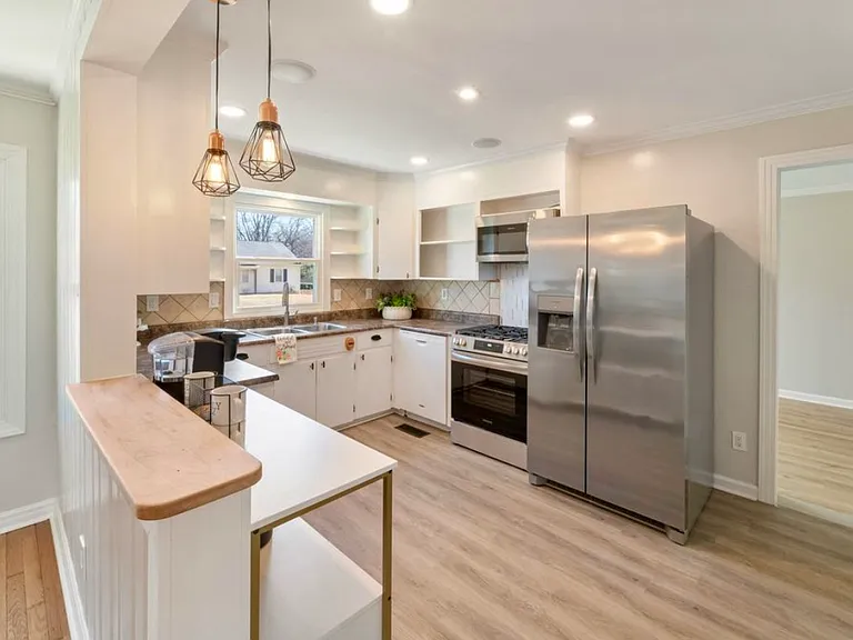 1033 N Pine St — Photo 10