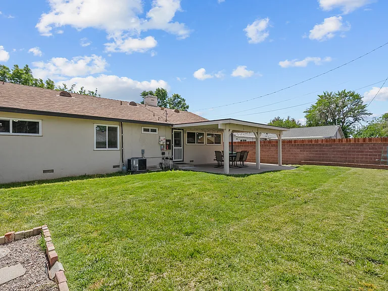 809 W Avenue J10 — Photo 31